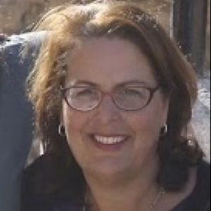 Meet your Posher, Debbie